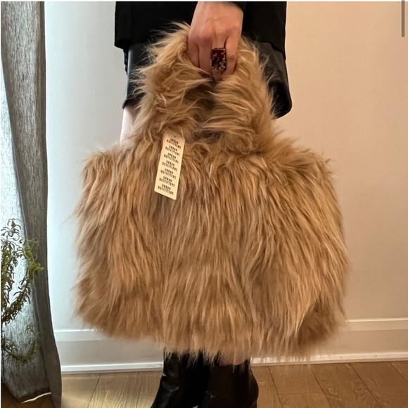 New faux fur bag - Picture 3 of 4